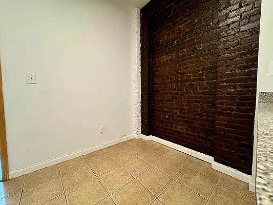 Rented by KNOCKKNOCK LLC | media 4