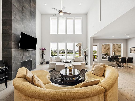 3rd image of 10607 Crystal Spring Dr