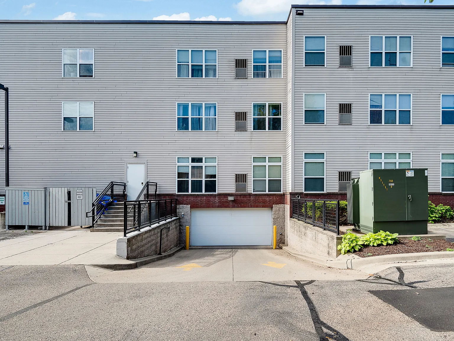 Selby Grotto Apartments — Photo 2