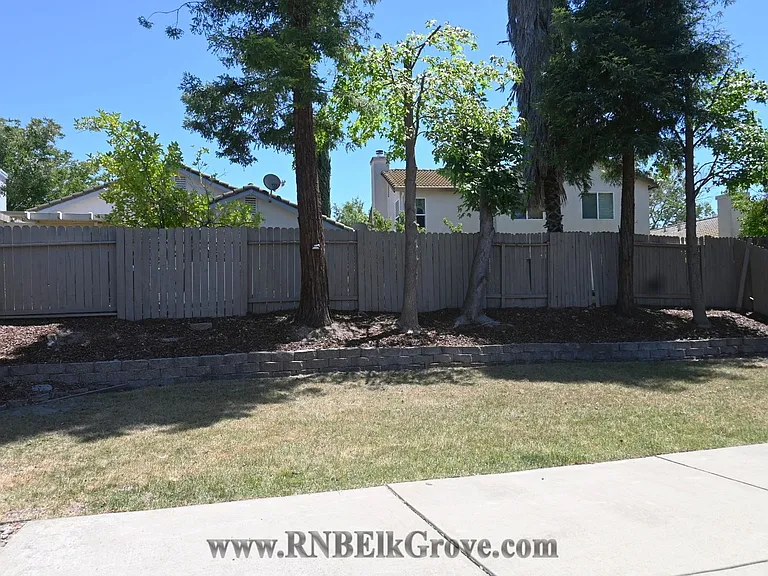 9142 Eastpointe Ct — Photo 26