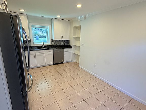3rd image of 610 Modoc Ln