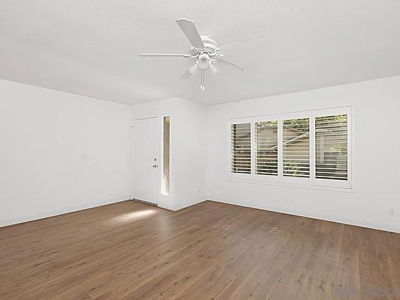 4th image of 9945 Pineknoll Ln