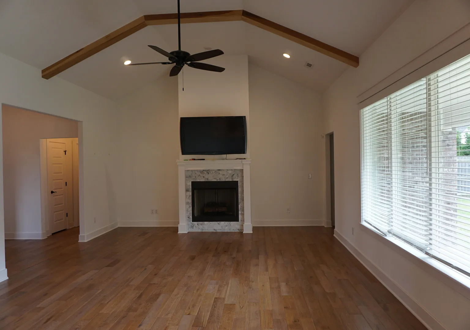 3 bed, 1822 sqft, $2,300 — Photo 3
