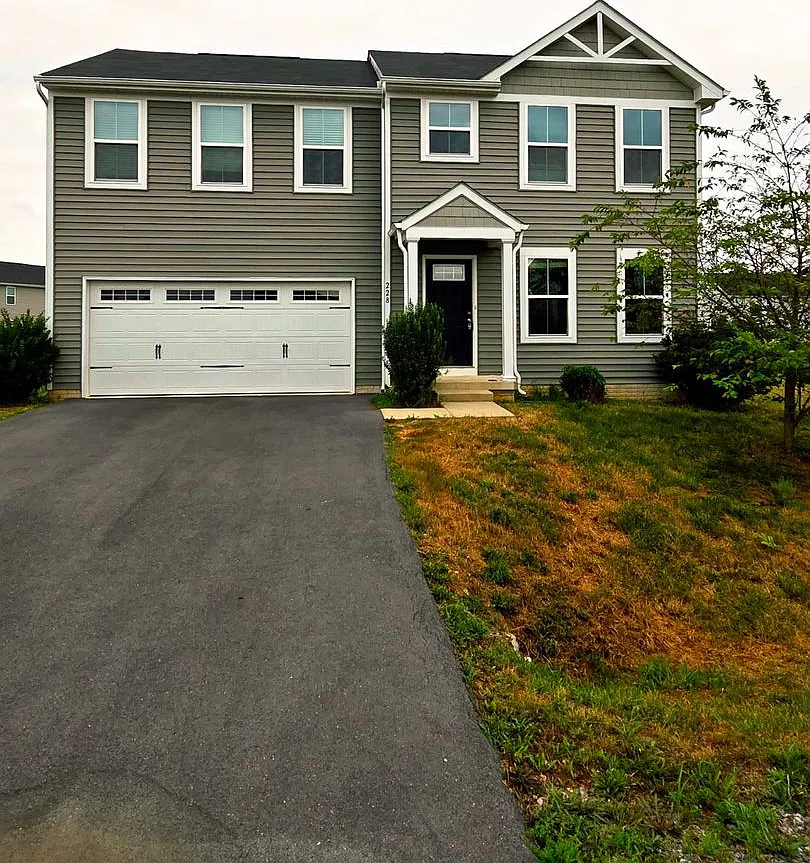 4 Bed, 2.5 Single Family Home in Bunker Hill, WV — Photo 1