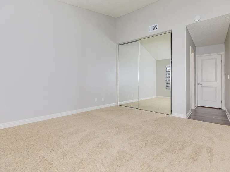 Villa La Paz Apartment Homes — Photo 37