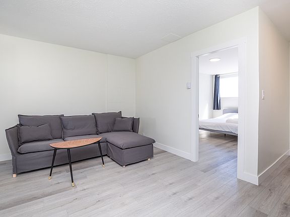 5th image of 11682 224th St #206