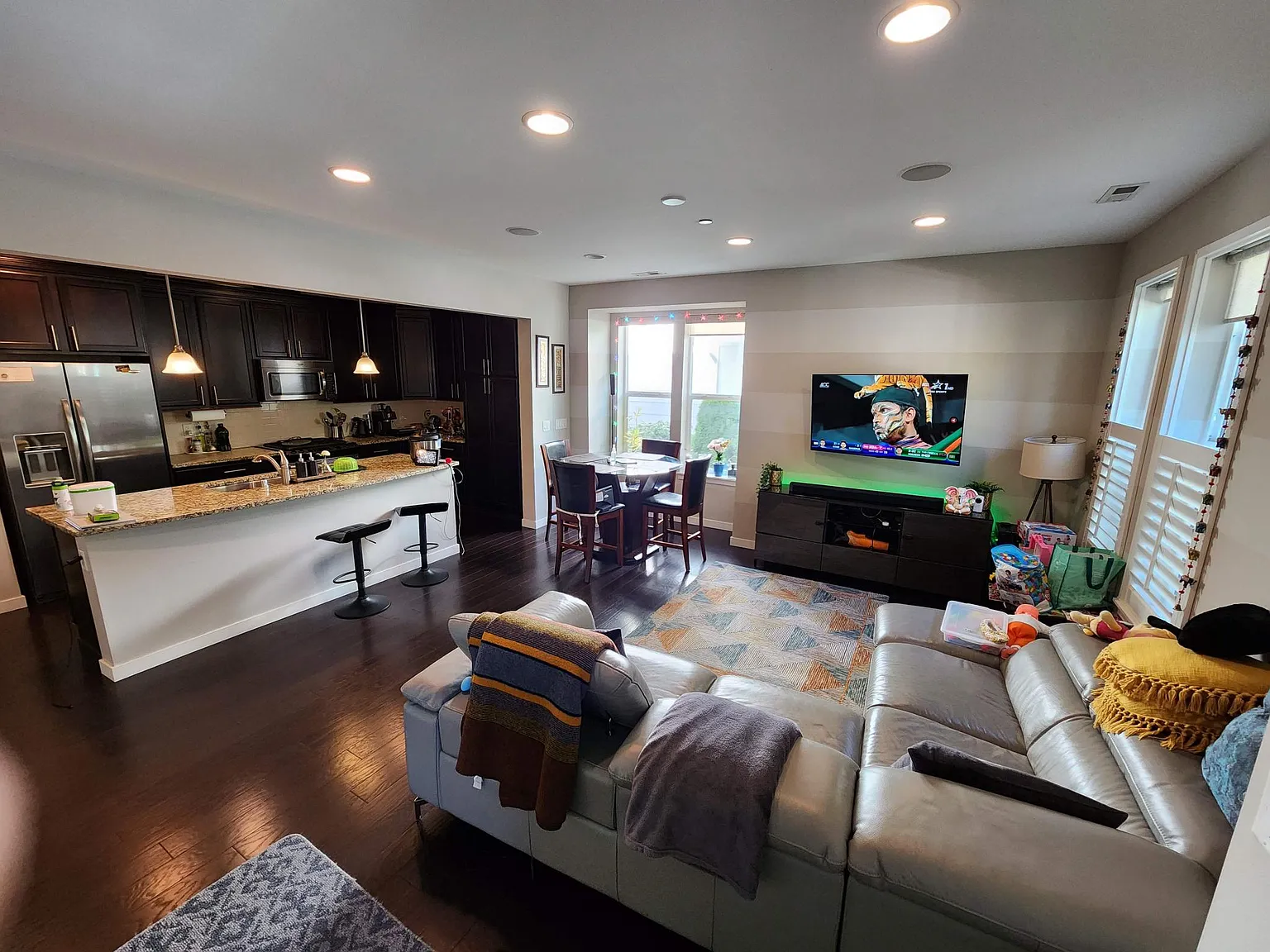 3 bed, 2.5 bath, 1600 sqft, $3,900 — Photo 2