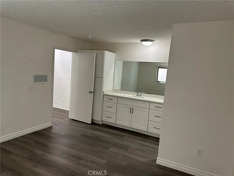 7055 Etiwanda Ave #102 — Photo 11