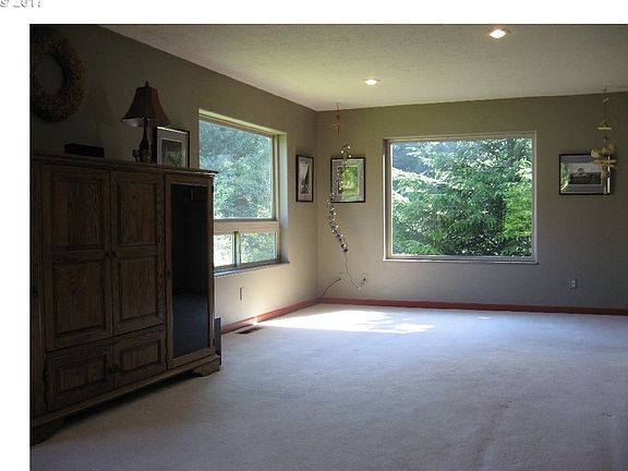 3rd image of 5810 Palisades Dr