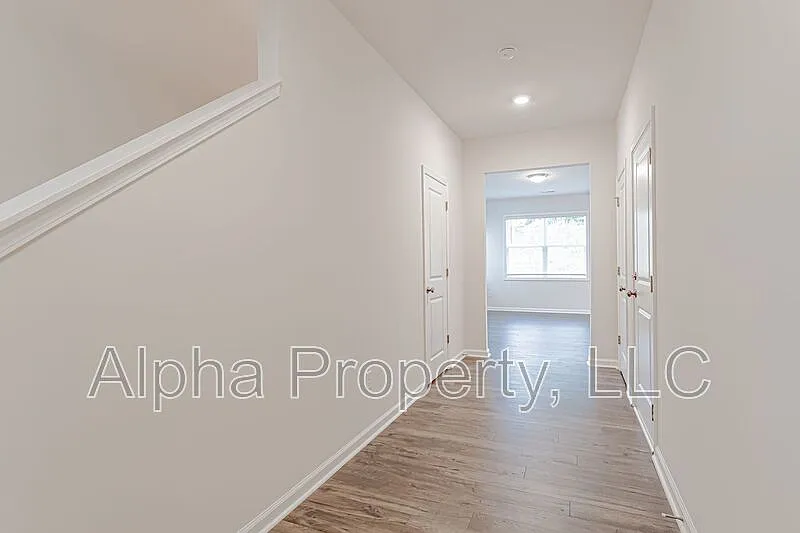 3 bed, 2.5 bath, 1549 sqft, $1,750 — Photo 2