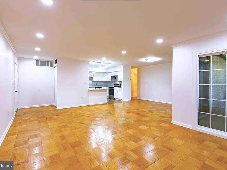 1 Stonehenge Cir #2 — Photo 25