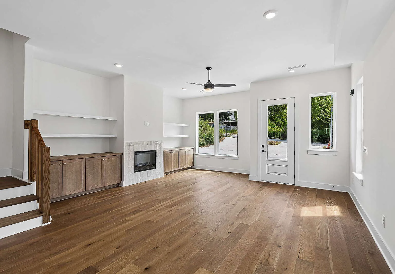 3 bed, 3.0 bath, 2137 sqft, $3,350 — Photo 4