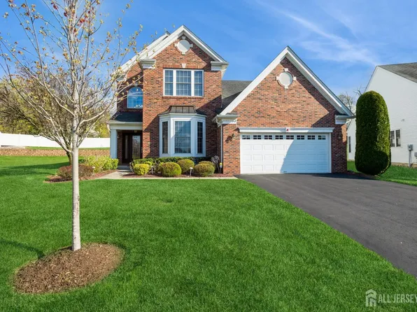 9 Memorial Ct, Monroe Township, NJ 08831