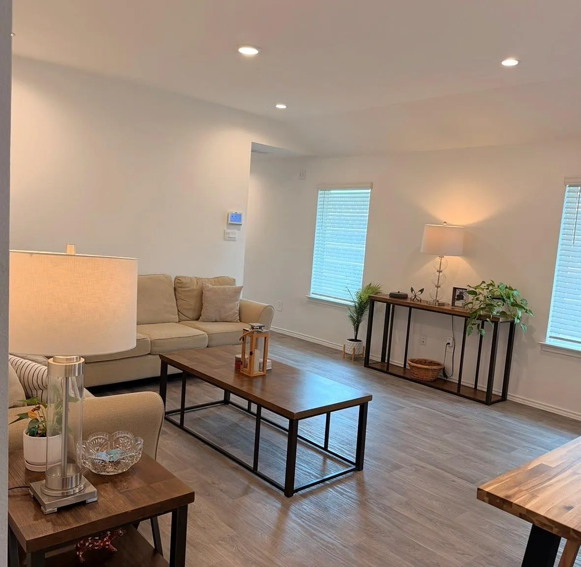 3 bed, 2.0 bath, 1560 sqft, $2,195 — Photo 4