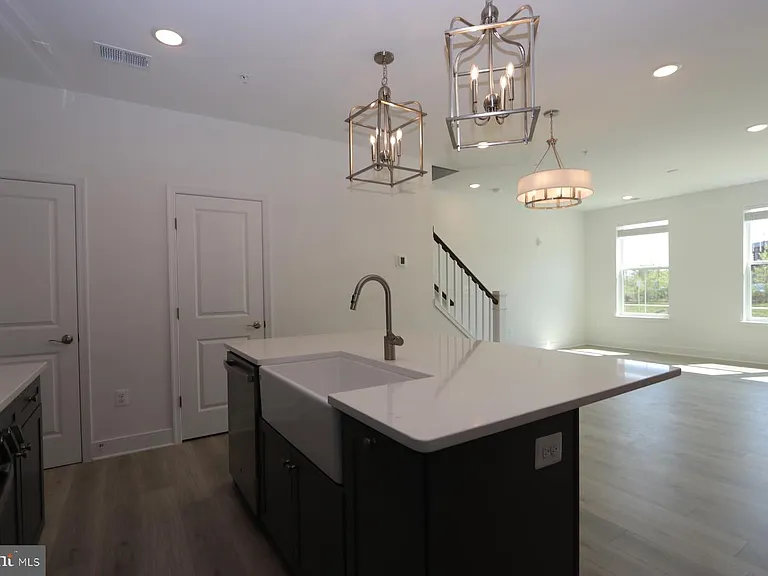 2512 W Peninsula — Photo 4
