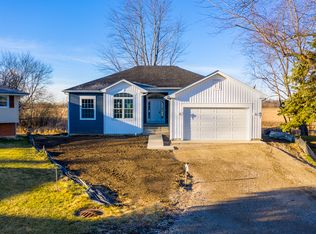 2301 Honeysuckle Ct, Lindenhurst, IL 60046