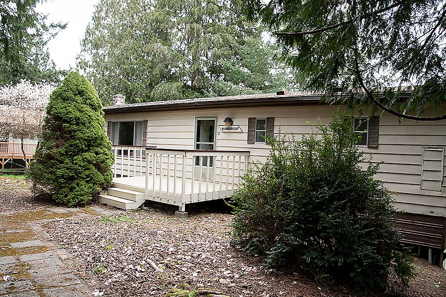 1st image of 440 E Lakeshore Dr W
