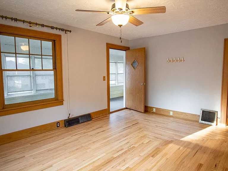 5404 Pacific St — Photo 3