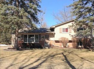 7351 Cowell Rd, Brighton, MI 48116