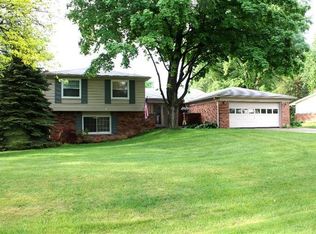 3746 Hutchins Hill Dr, West Bloomfield, MI 48323