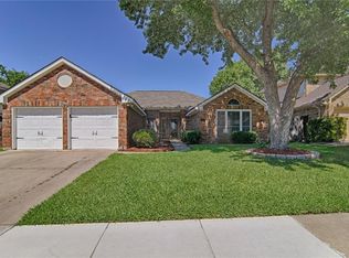 6921 Bernadine St, Watauga, TX 76148