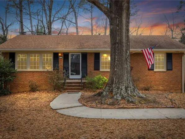 1703 Gracewood Dr, Greensboro, NC 27408