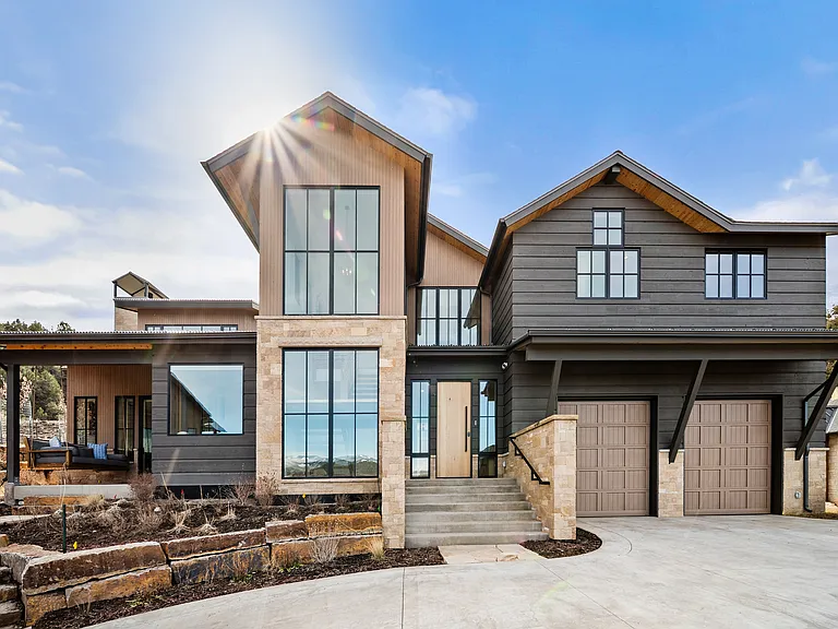 117 Bowles Dr — Photo 1