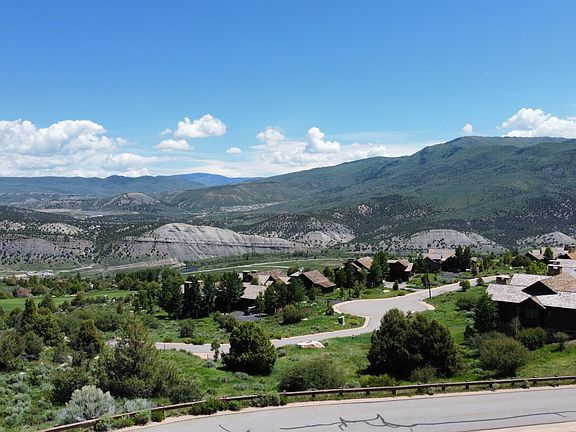 2nd image of 31 Wildflower Ln