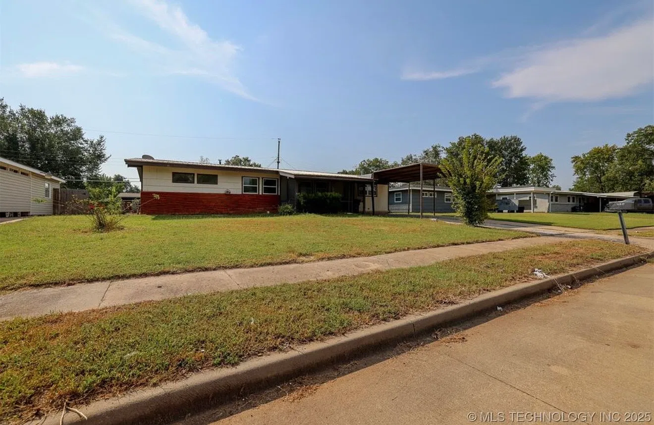 3 bed, 1350 sqft, $1,000 — Photo 1