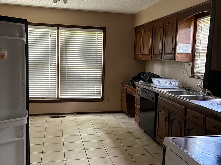 14631 Laquinta Dr — Photo 11