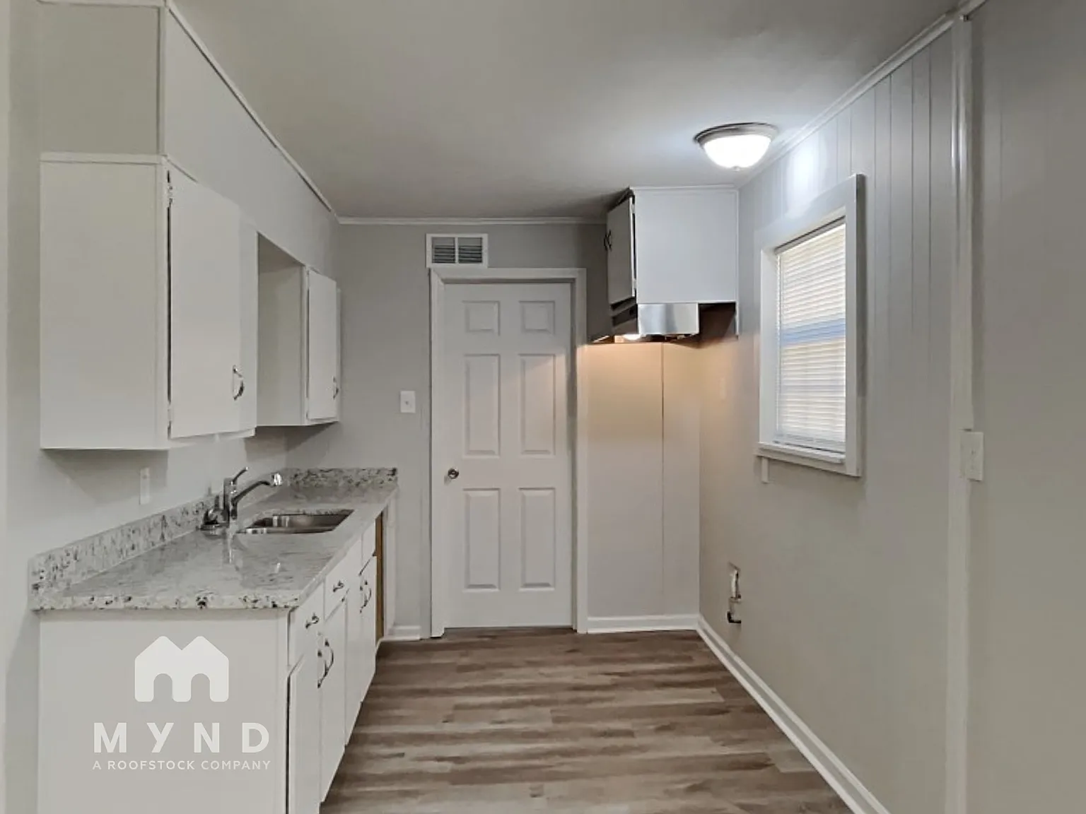 3 bed, 2.0 bath, 1219 sqft, $1,255 — Photo 3