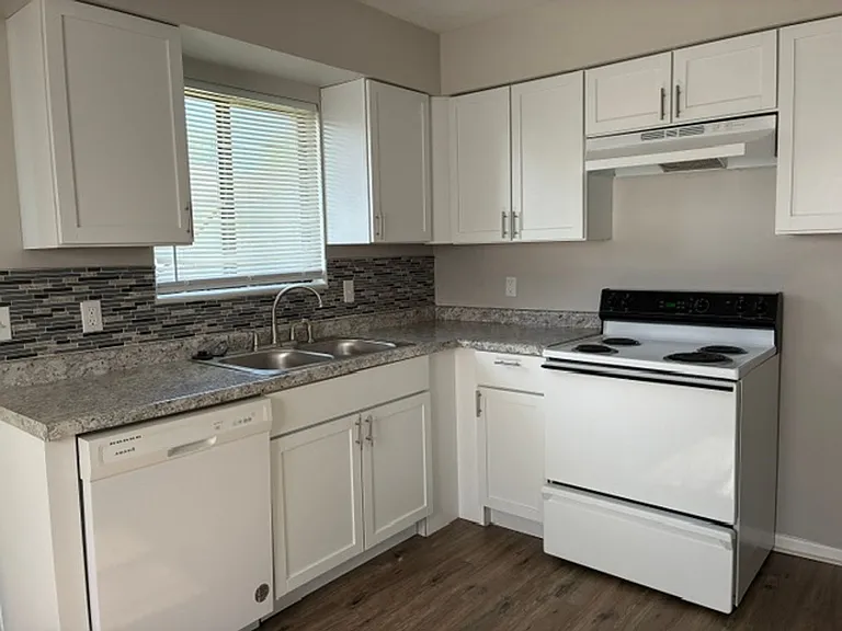 Waynedale Circle Apartments — Photo 30