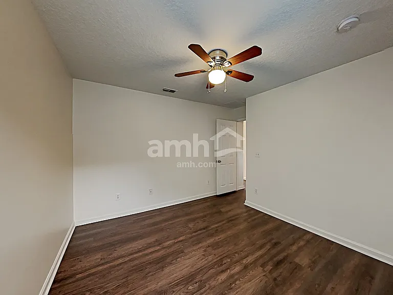 10008 Lancashire Dr — Photo 16