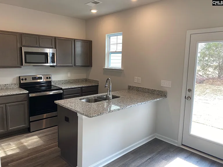 310 Woodcock Dr — Photo 3