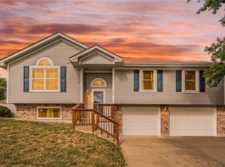 106 SW 25th St, Oak Grove, MO 64075