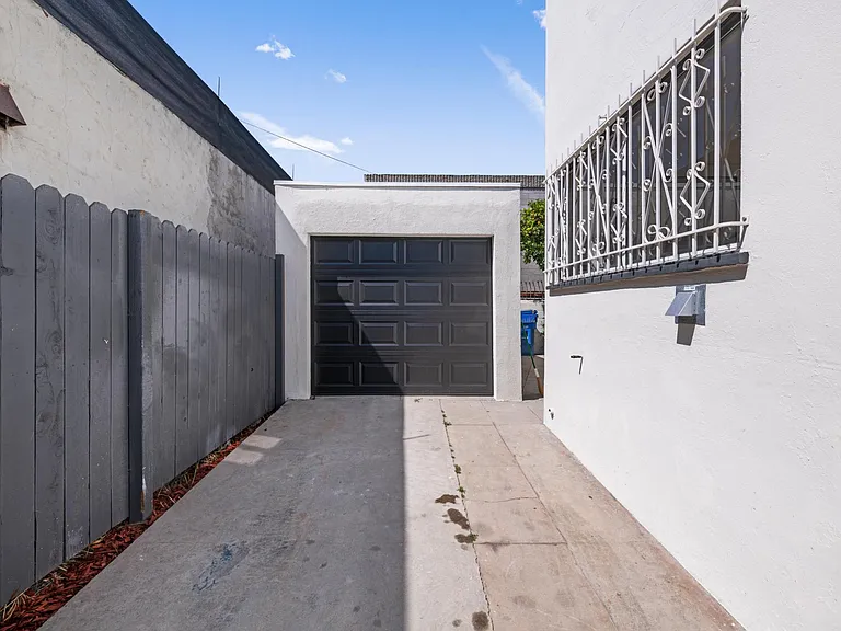 1905 S Orange Dr — Photo 13