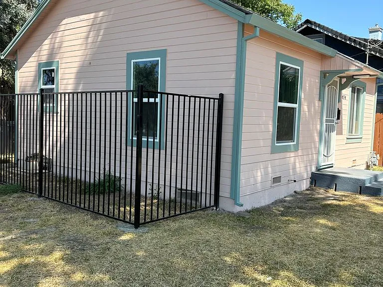 654 Chestnut St — Photo 1