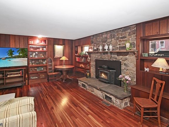 5th image of 113 Stony Brook Rd