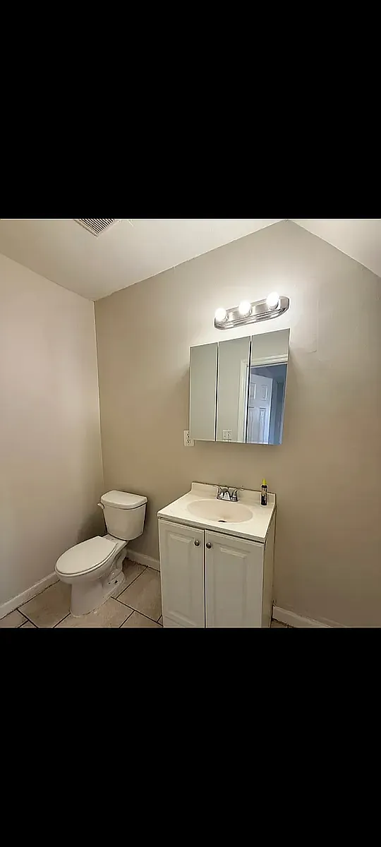 Building Photo - 15 Sherman Ave #6A