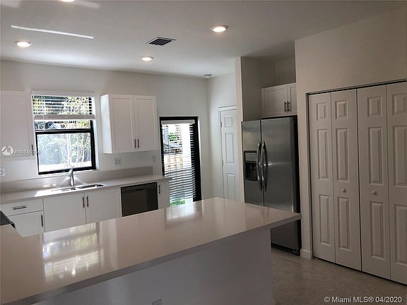 3rd image of 1636 SW 29th St #1636