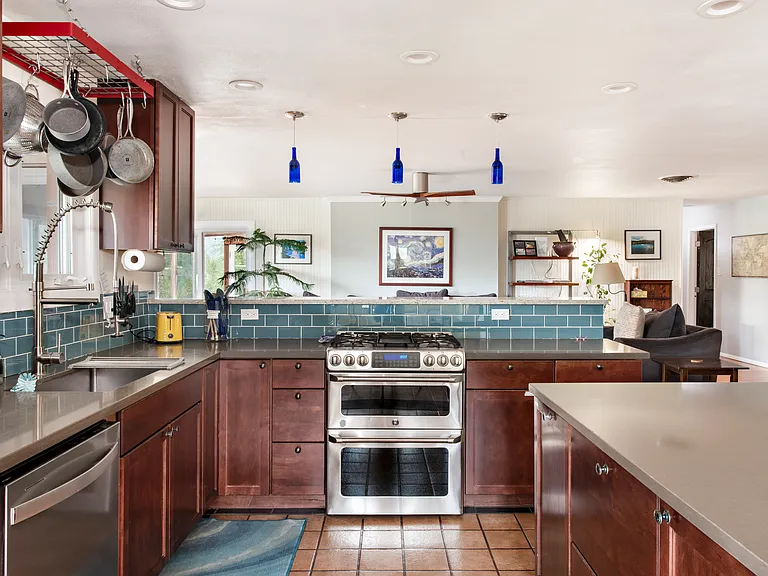 1401 Donegan Rd — Photo 11