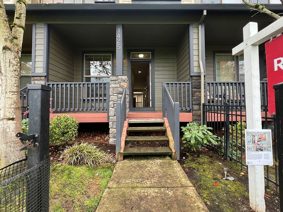 1st image of 1425 NE Lockheart Ln
