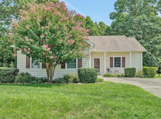 1103 Joffrey Dr, Huddleston, VA 24104