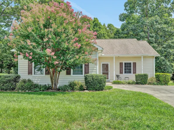 1103 Joffrey Dr, Huddleston, VA 24104