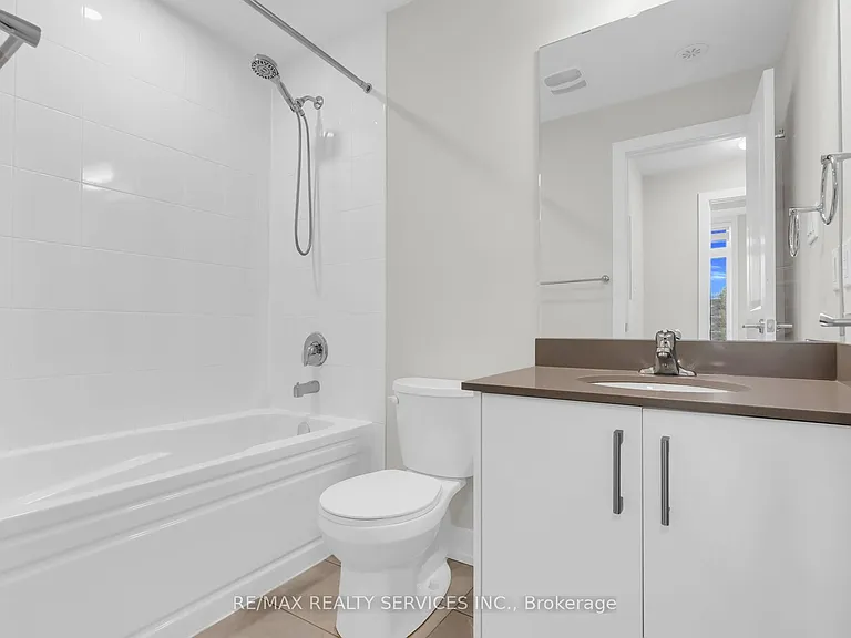 1 Bond Cres #5 — Photo 7
