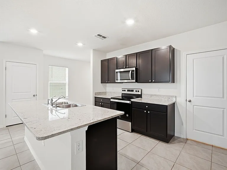 5635 Hollingworth Trl — Photo 7
