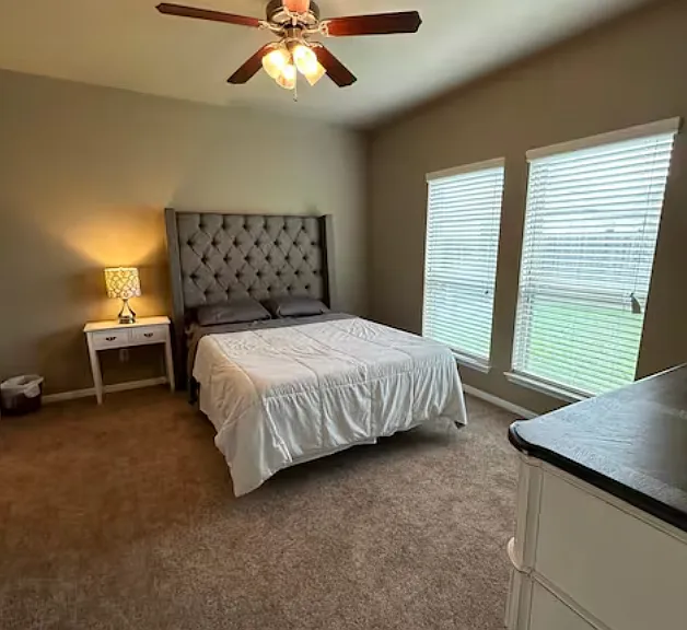 511 Parkfield Ln — Photo 2