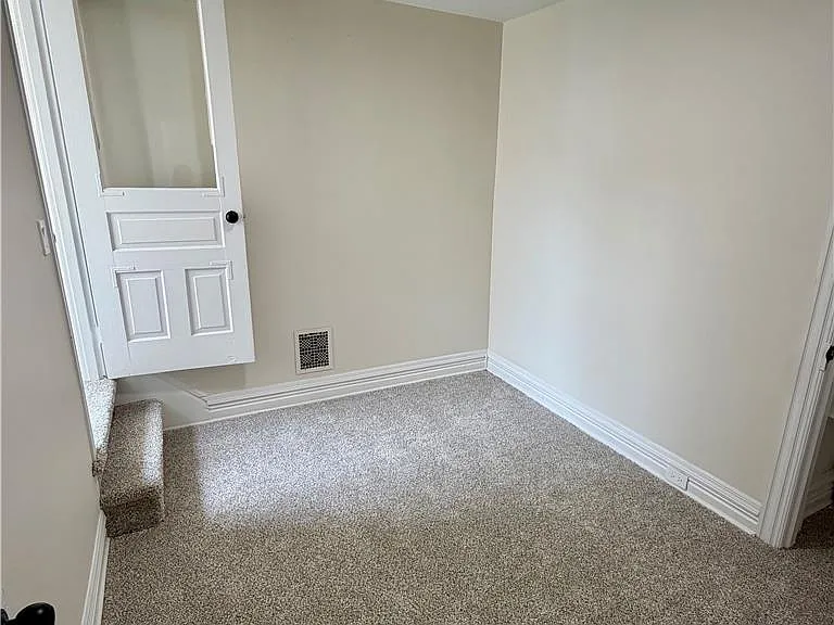 129 N Ellsworth St — Photo 15