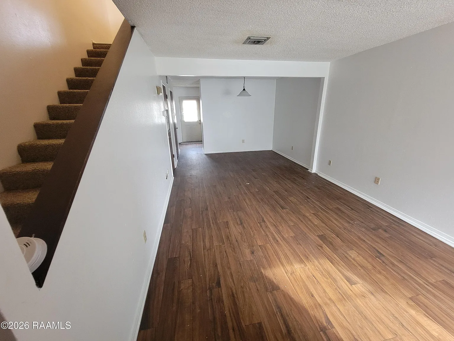 2 bed, 1.5 bath, 1050 sqft, $950 — Photo 4
