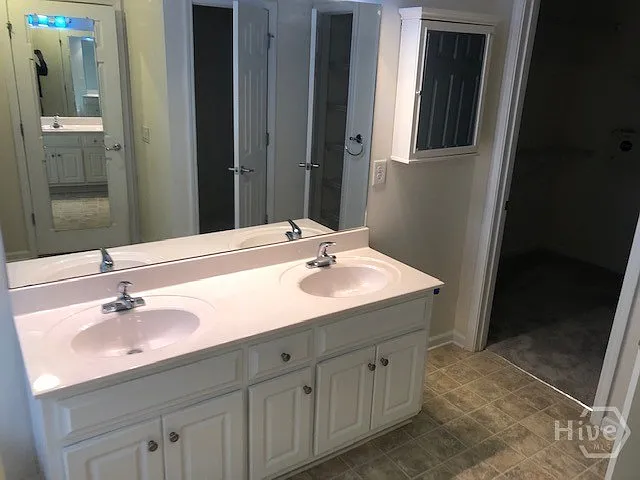 225 Lexington Cir — Photo 28